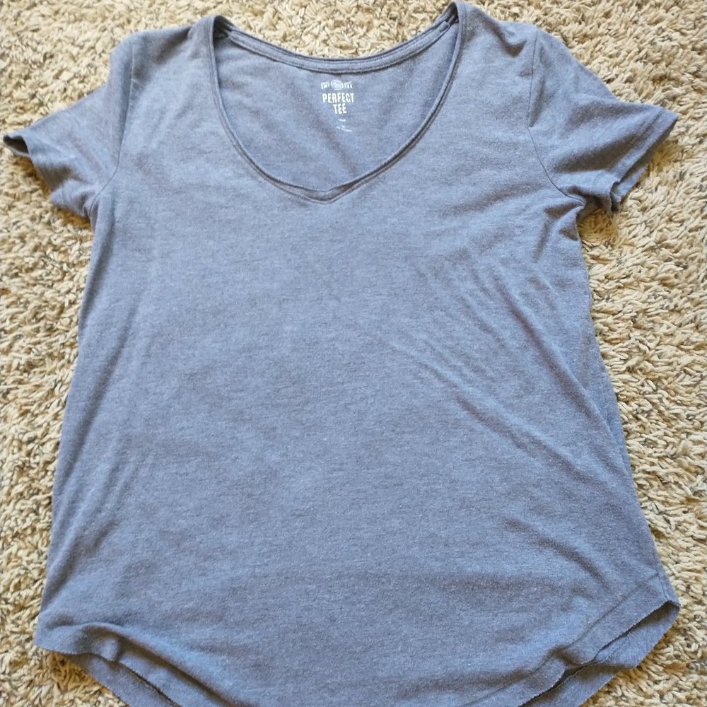 SO - Size Medium - Gray Short Sleeve Top